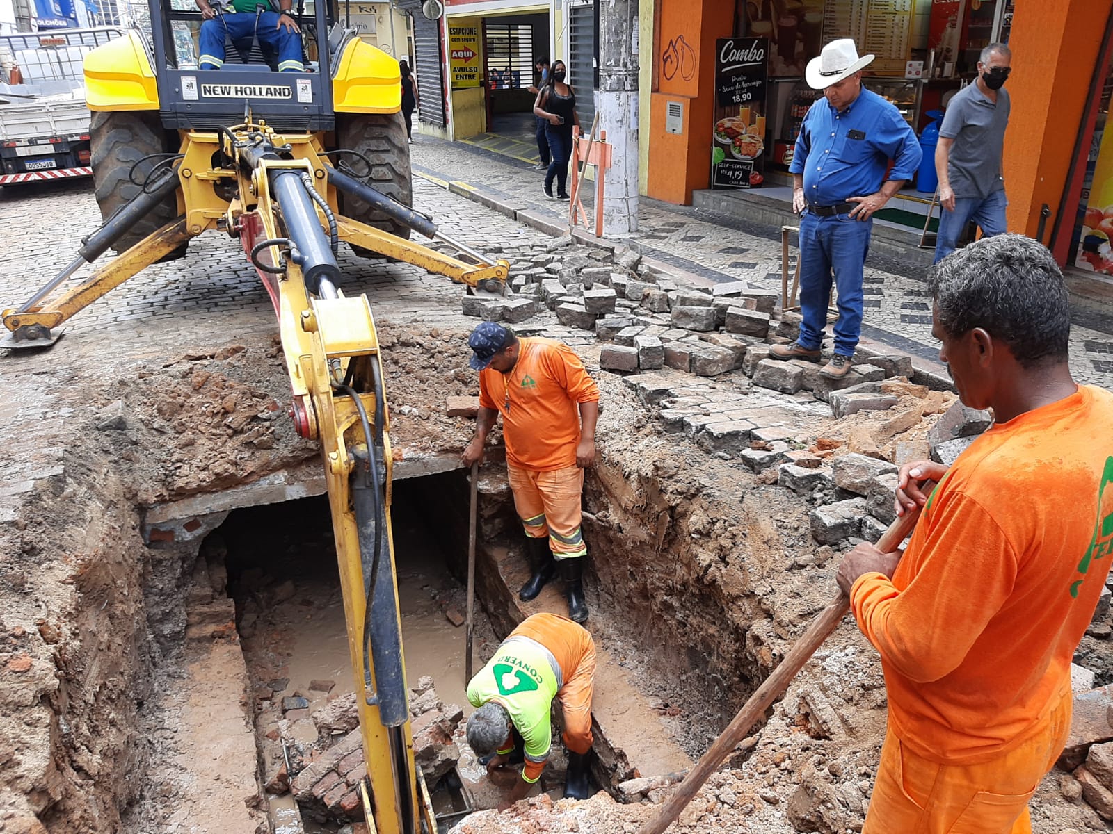 Prefeitura faz força-tarefa para reparar danos das chuvas; Barão de Jaguara segue bloqueada