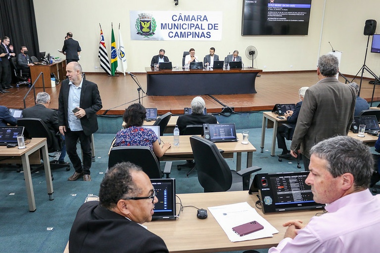 Câmara vota projeto que cassa alvarás a quem explorar trabalho infantil