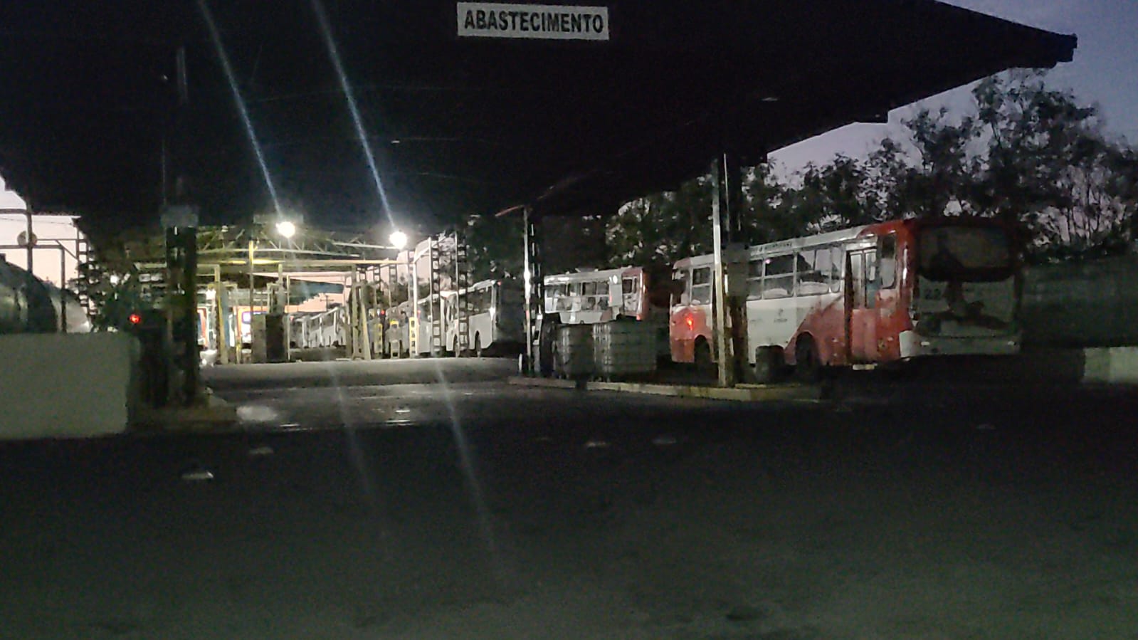 Mesmo com liminar, garagens da VB 3 e Campibus paralisam saída dos ônibus