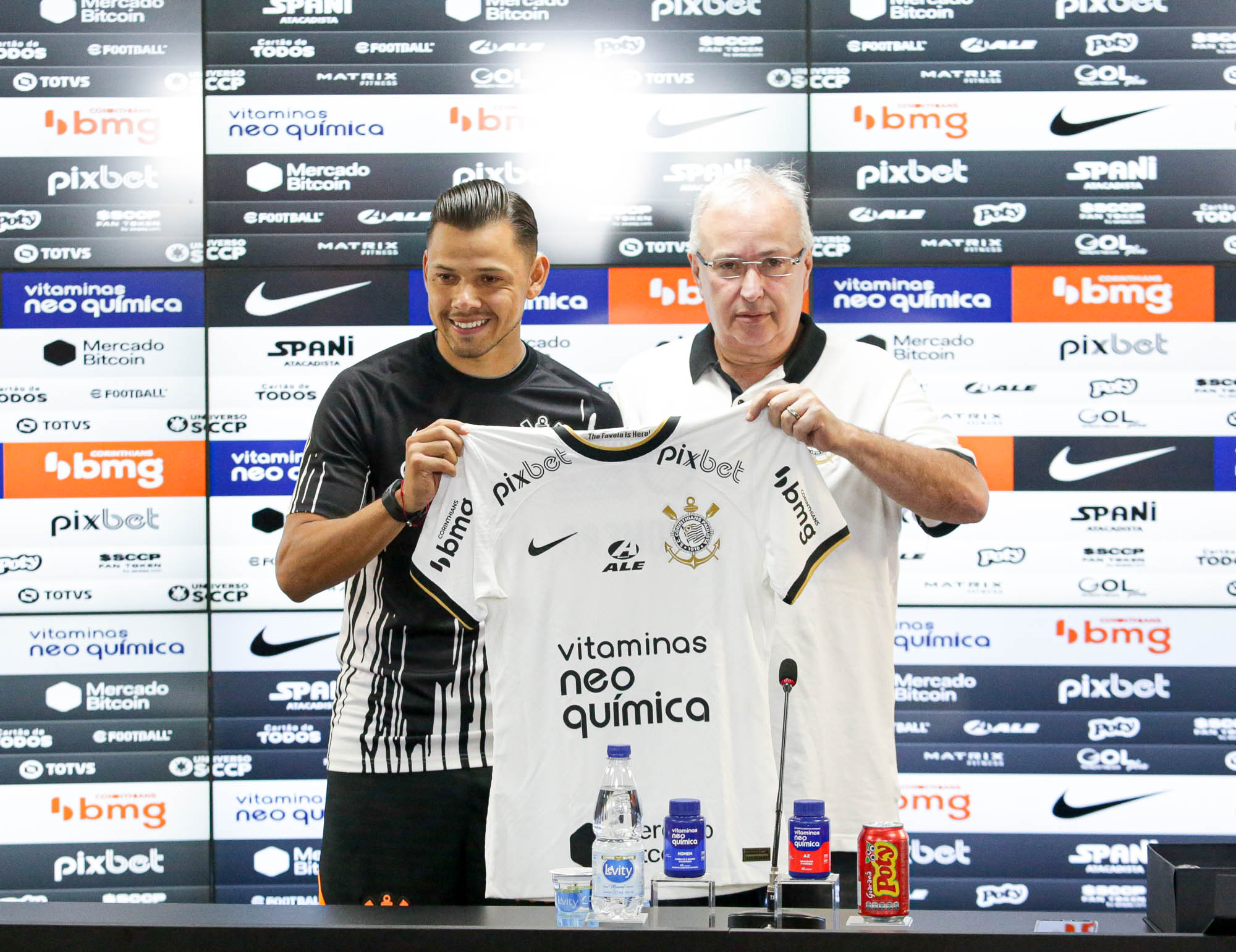 Romero é apresentado no Corinthians e fala em títulos