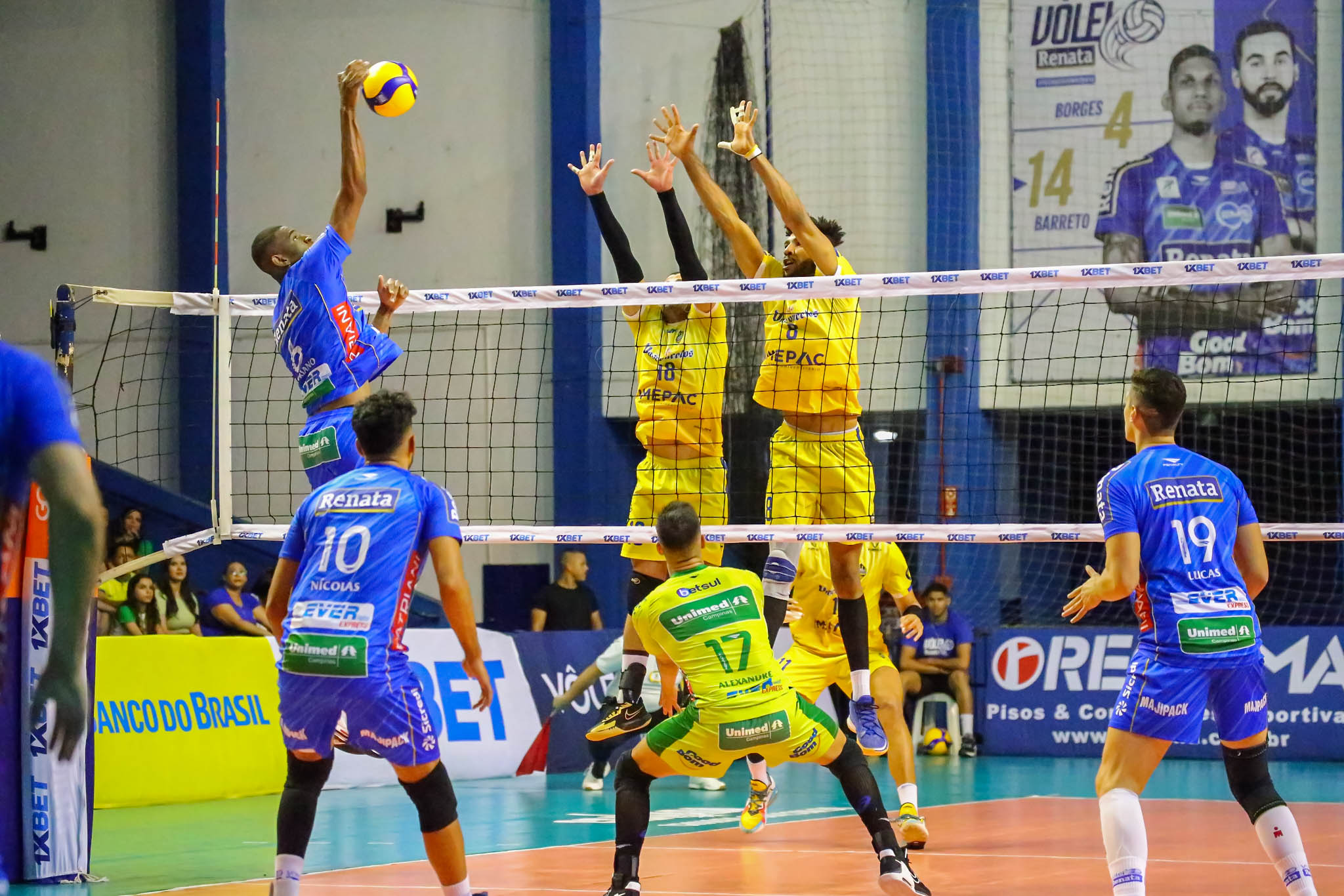 Vôlei Renata volta a vencer e sobe para segundo lugar