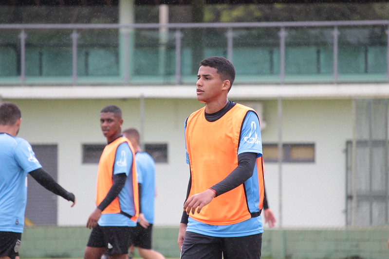 Desde os 14 anos na Ponte Preta, Jean Carlos comemora atuação na vitória em cima do São Caetano
