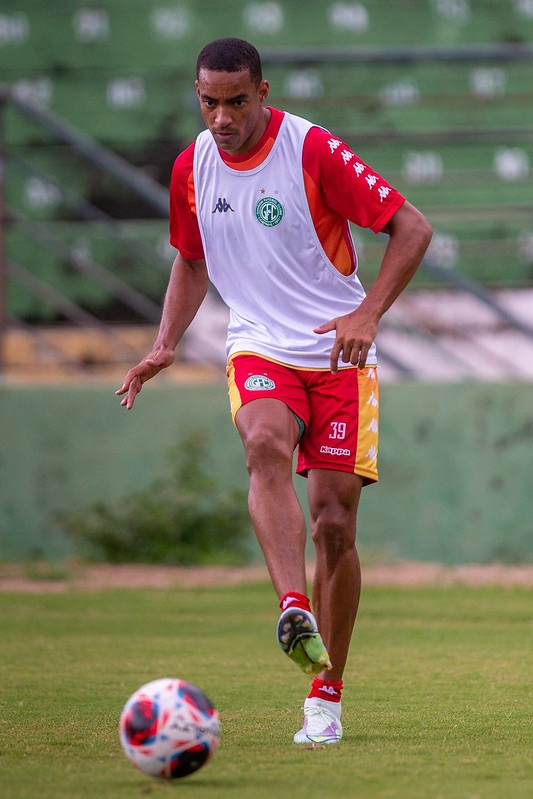 Em busca de um vaga no ataque, Jenison elogia preparação física do Guarani para o Campeonato Paulista
