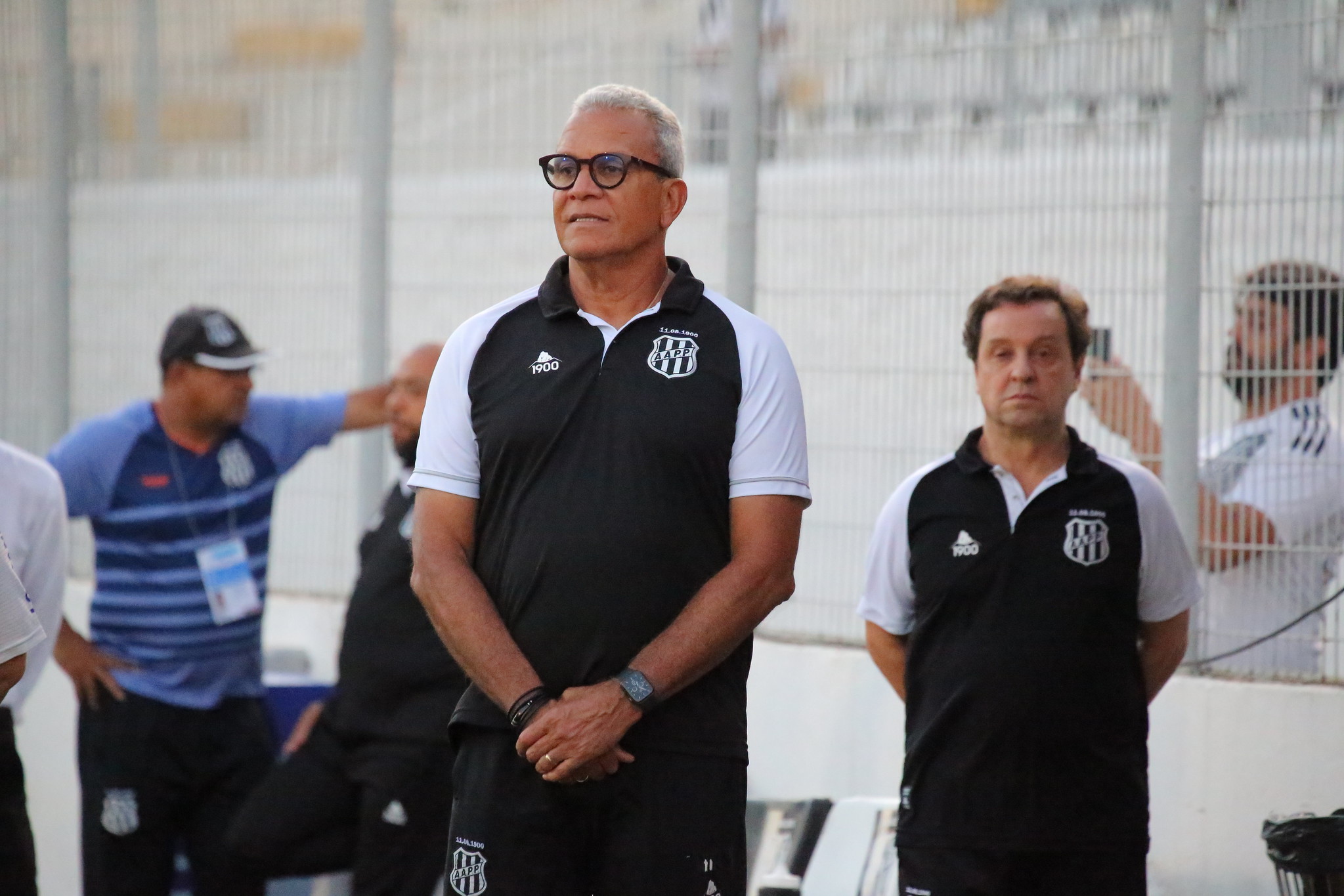 Hélio dos Anjos freia embalo após quarta vitória seguida, mas afirma: “A torcida empolgada é o que nós enche de alegria”