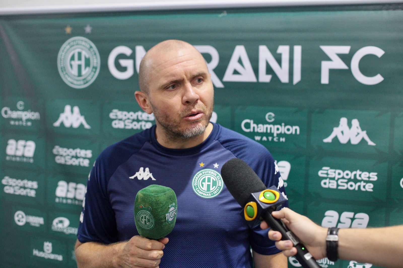 Mozart lamenta postura defensiva da equipe na derrota para o Botafogo