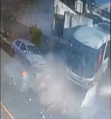 Ônibus desgovernado derruba muro da garagem e atropela mulher em Piracicaba