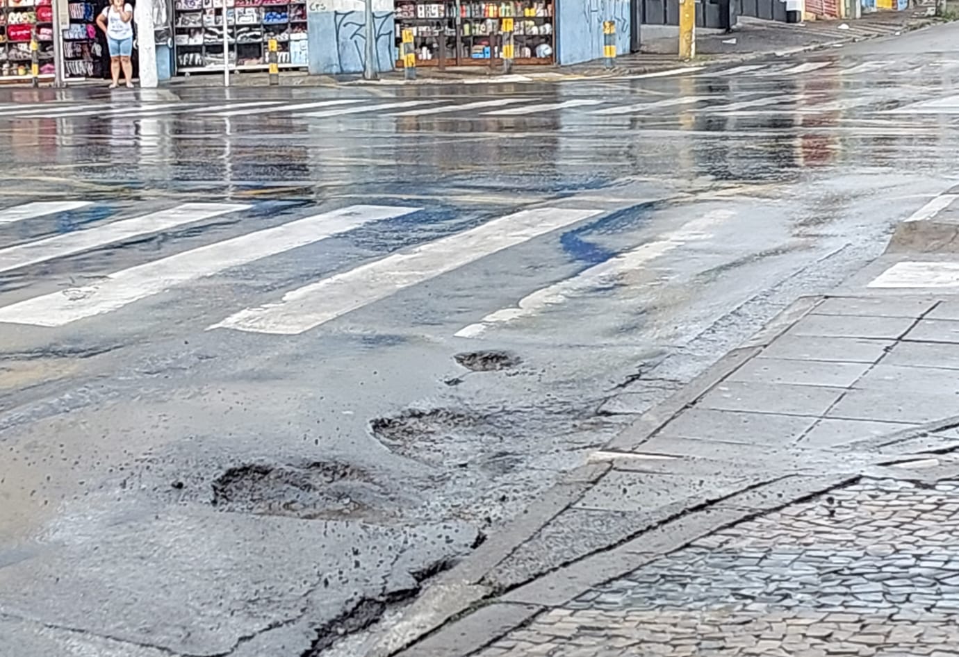 Para passageiros, buracos em Campinas colocam em risco transporte público