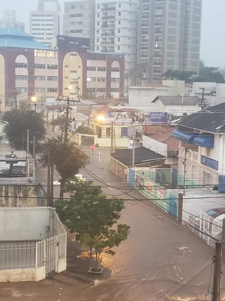 Temporal desta terça em Campinas teve características de microexplosão