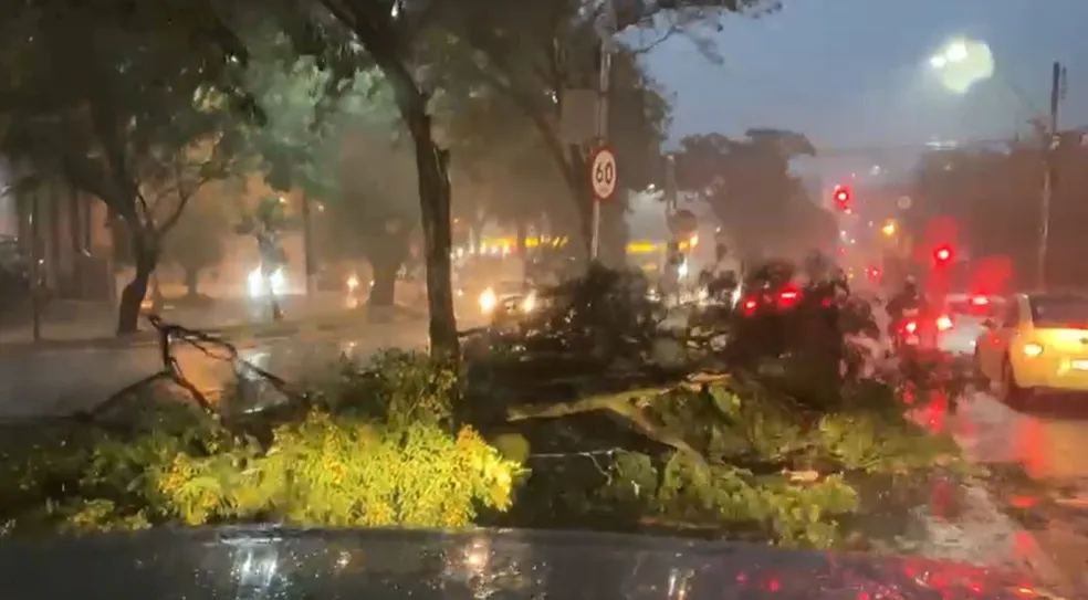 Prefeitura recomeça obras em locais atingidos por chuvas