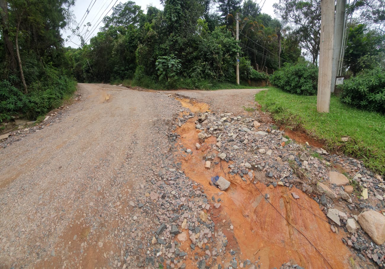 Moradores reclamam de condições de vias em bairro de Valinhos