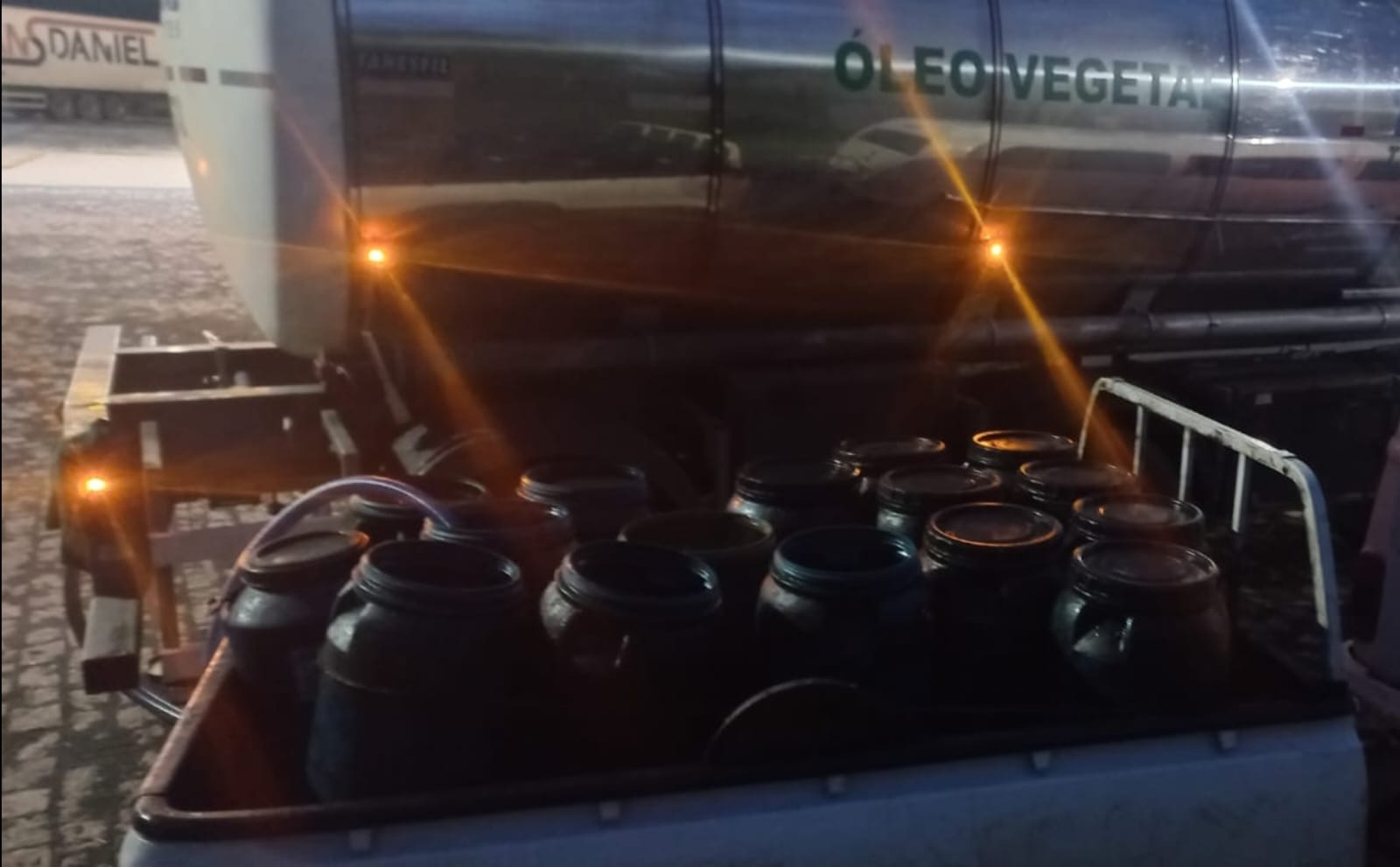 Polícia Rodoviária flagra furto de óleo vegetal na Rodovia Anhanguera