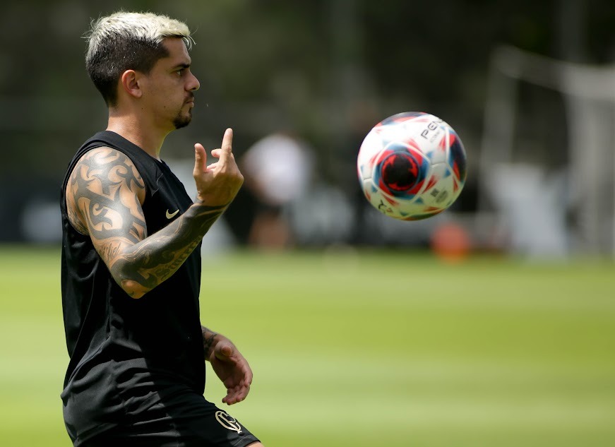 Com elenco completo, técnico Fernando Lázaro ainda tem dúvidas no Corinthians