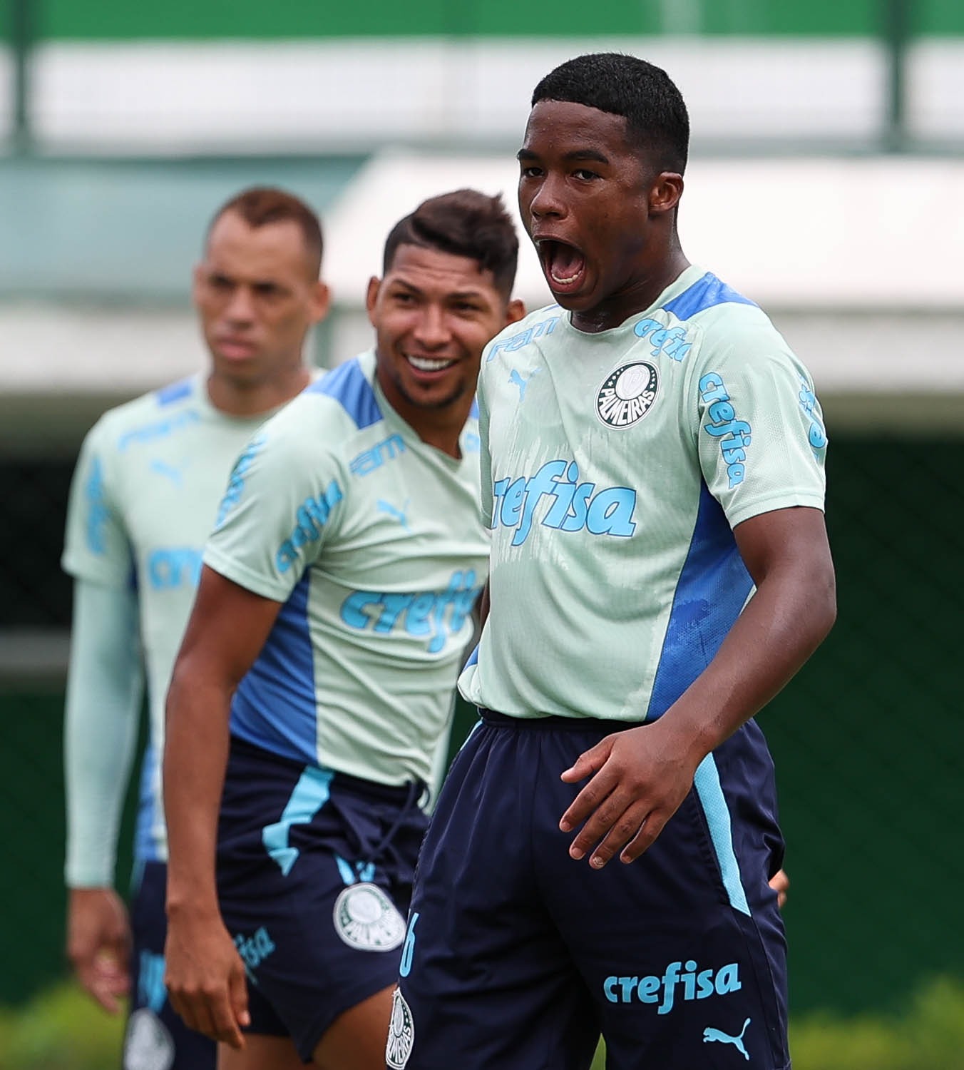 Elenco do Palmeiras ajuda Endrick a superar cobranças por jejum