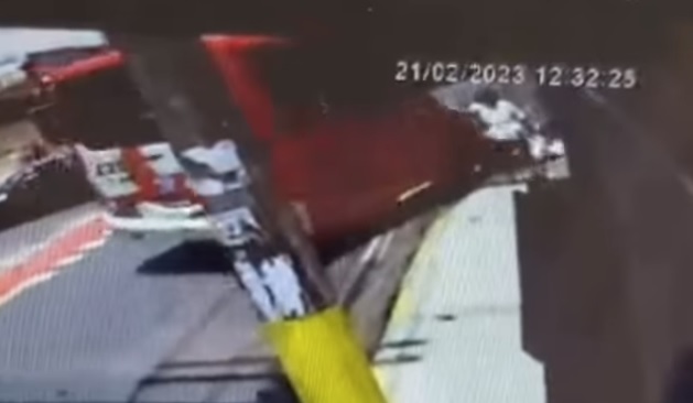 Homem morre atropelado por ônibus da linha 229 no Jd. Florence