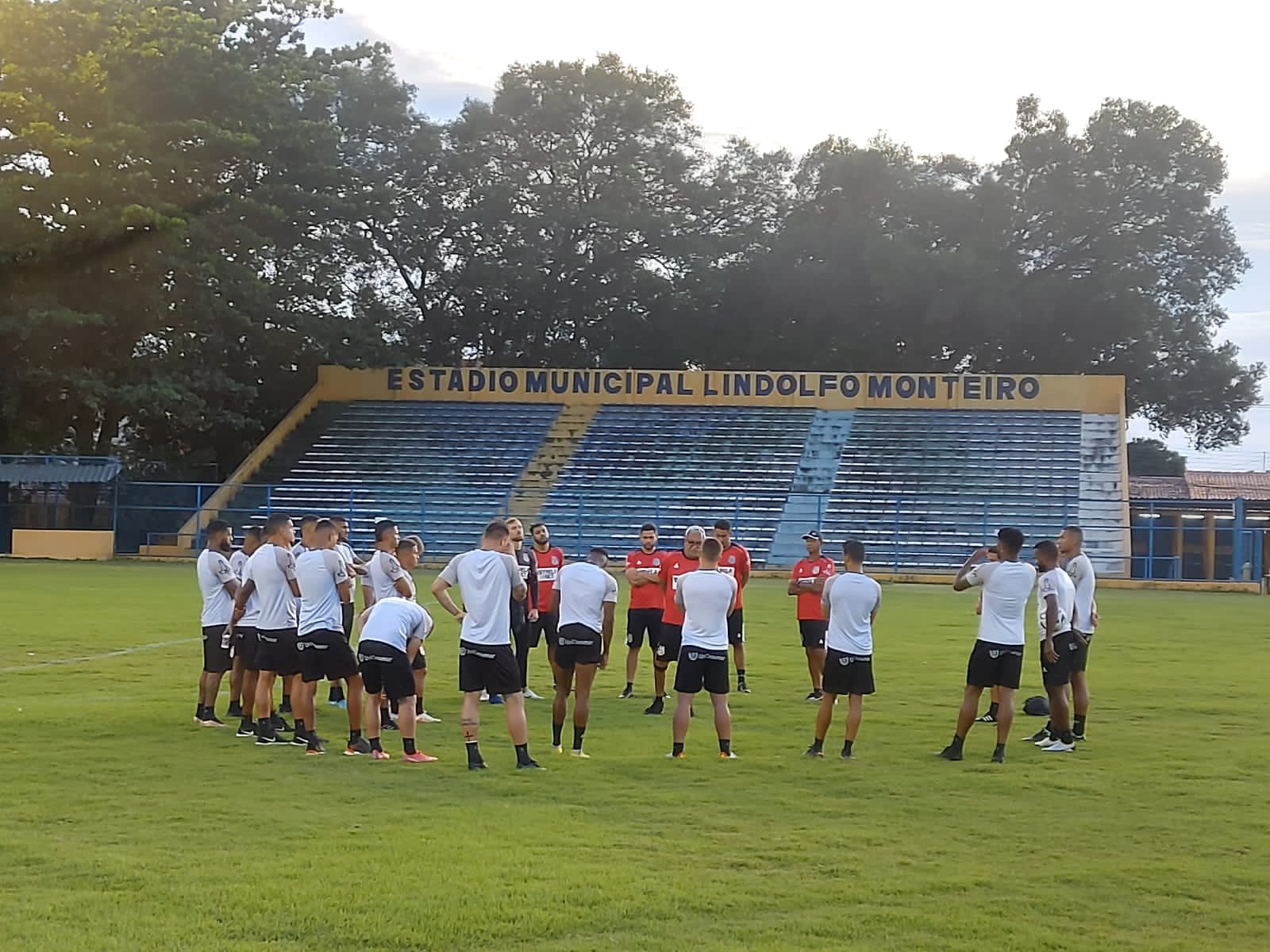Ponte chega em Teresina e treina no local da partida contra o Fluminense-PI