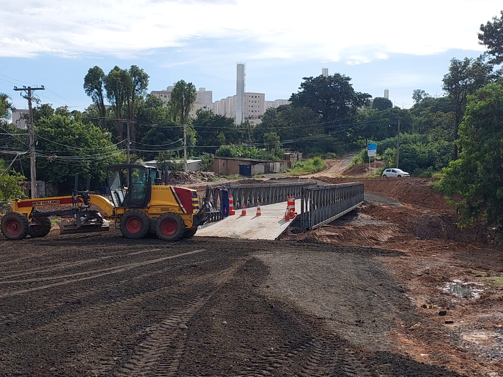 Prefeitura inaugura oficialmente ponte metálica no Jd. das Bandeiras