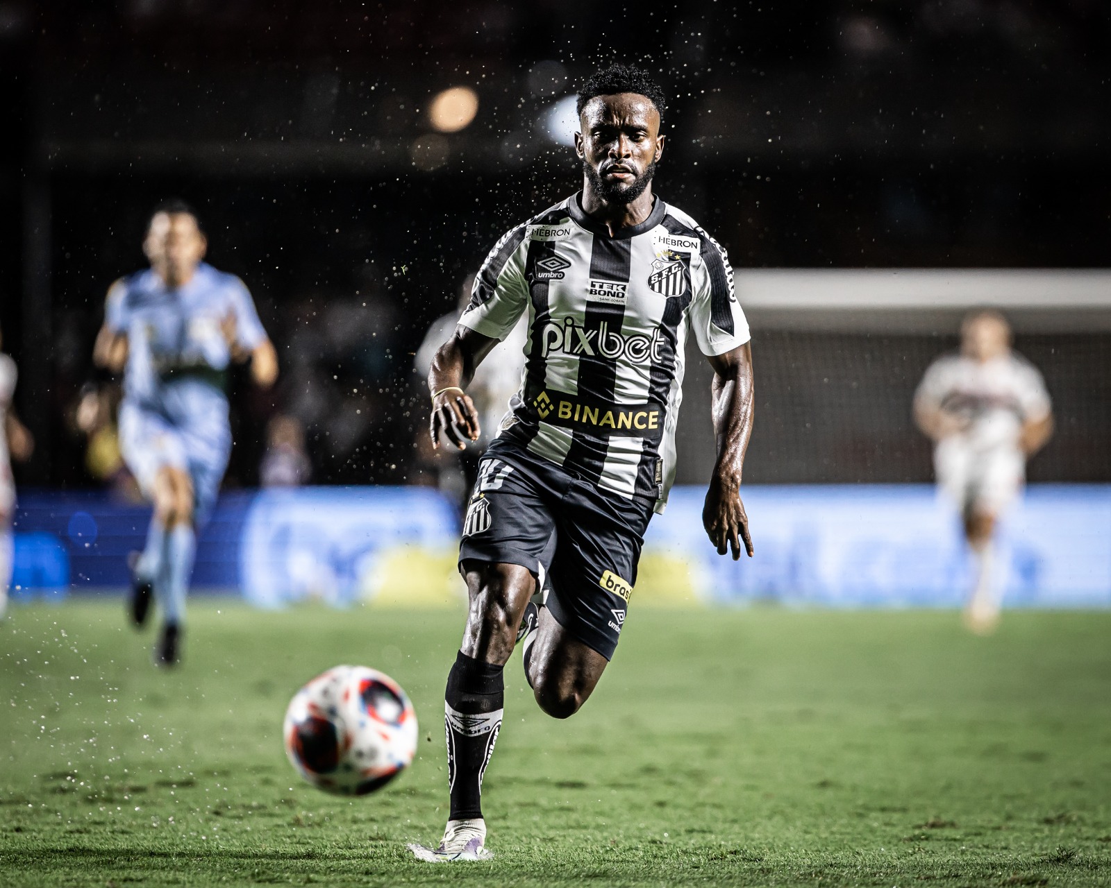 Preocupado, técnico Odair Hellmann pede desculpas a torcida do Santos