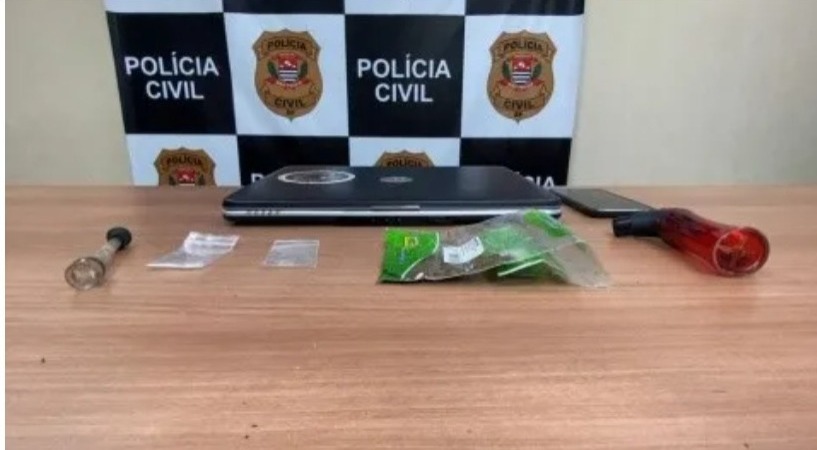 Professor é preso acusado de armazenar material pornográfico infantil