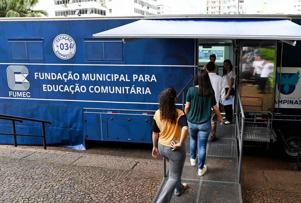 Programa Estação Emprego abre pré-matrículas para cursos em três carretas