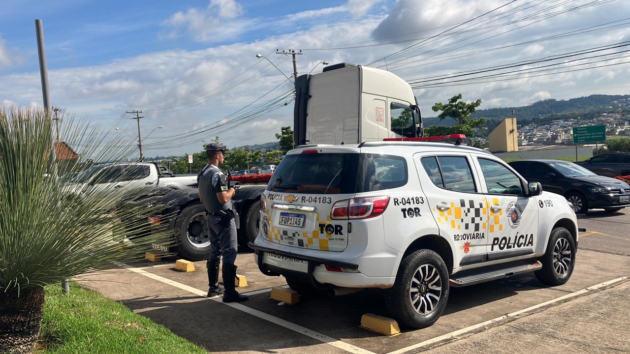 <strong>Polícia recupera, em Vinhedo, caminhão roubado na Grande SP; homem acabou detido</strong>
