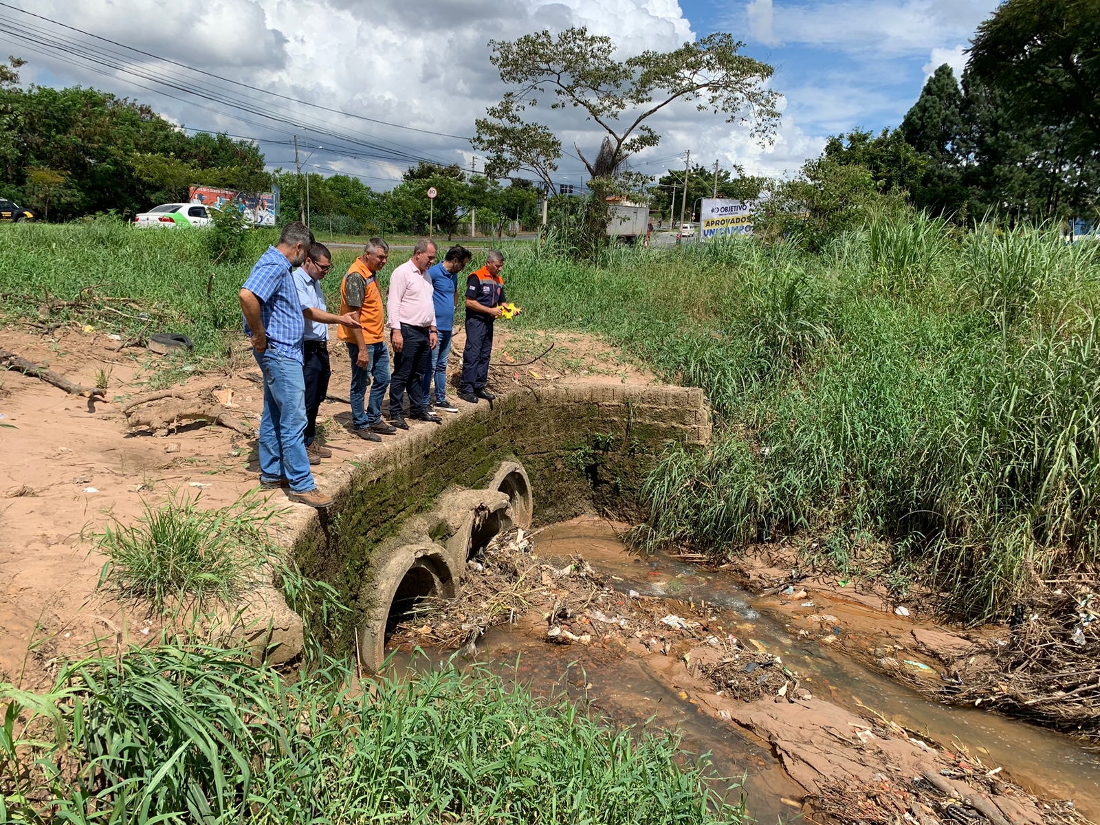 Técnicos da Defesa Civil vistoriam pontos que podem desabar em Nova Odessa