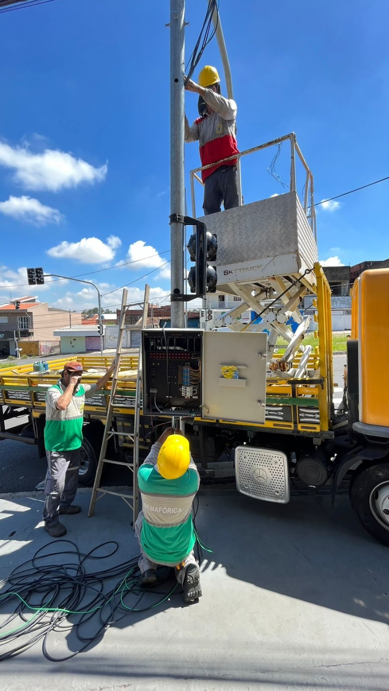 Em 2 dias, prefeitura de Hortolândia troca 600m de cabos furtados de semáforos