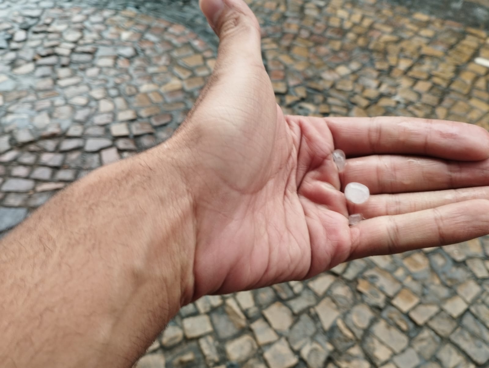 Campinas registra chuva de granizo e alagamentos nesta segunda-feira