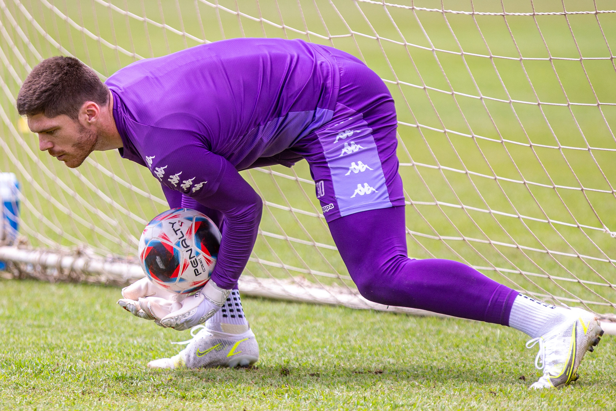 Após saída de Kozlinski, Guarani busca goleiro para disputa da Série B