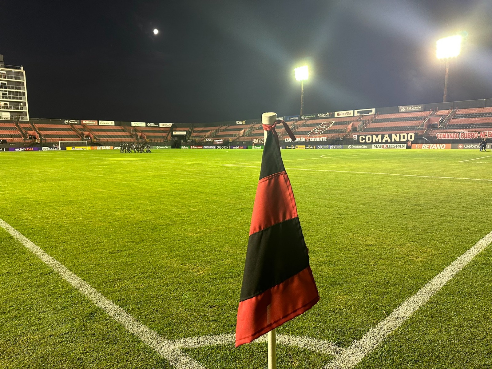 Brasil de Pelotas faz promoção para mulheres em duelo com a Ponte Preta