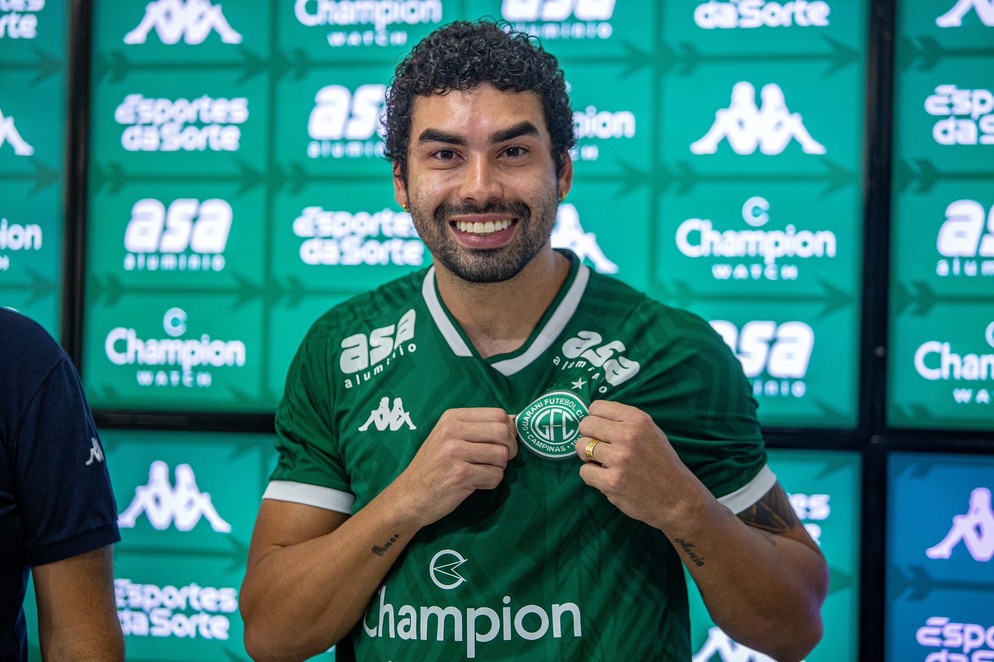 Bruno Mendes comemora volta ao Guarani e afirma que está pronto para atuar