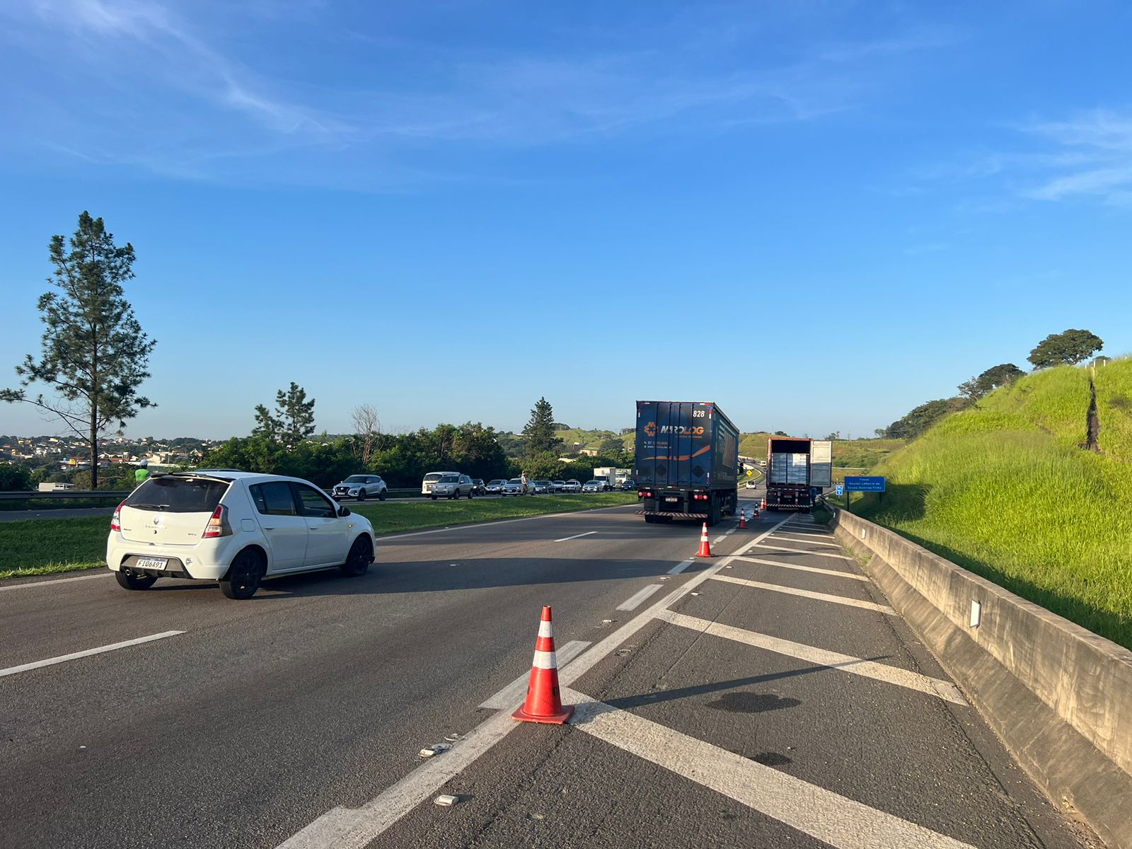 Anel Viário está liberado após carreta pegar fogo