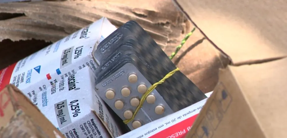 Remédios e materiais hospitalares são jogados em matagal de Hortolândia