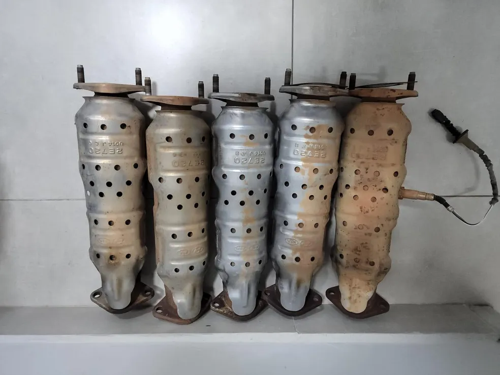 Operação prende 3 que furtam catalisadores de carros