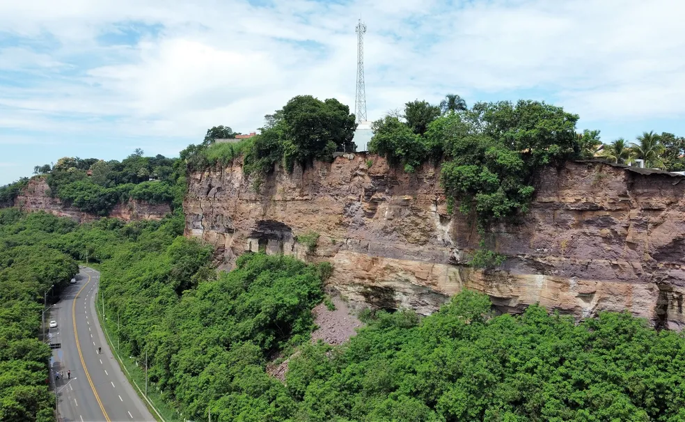 Remoção de pedras que podem cair do Bongue começa em Piracicaba