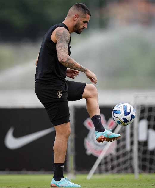 Corinthians conta com Renato Augusto em semana cheia