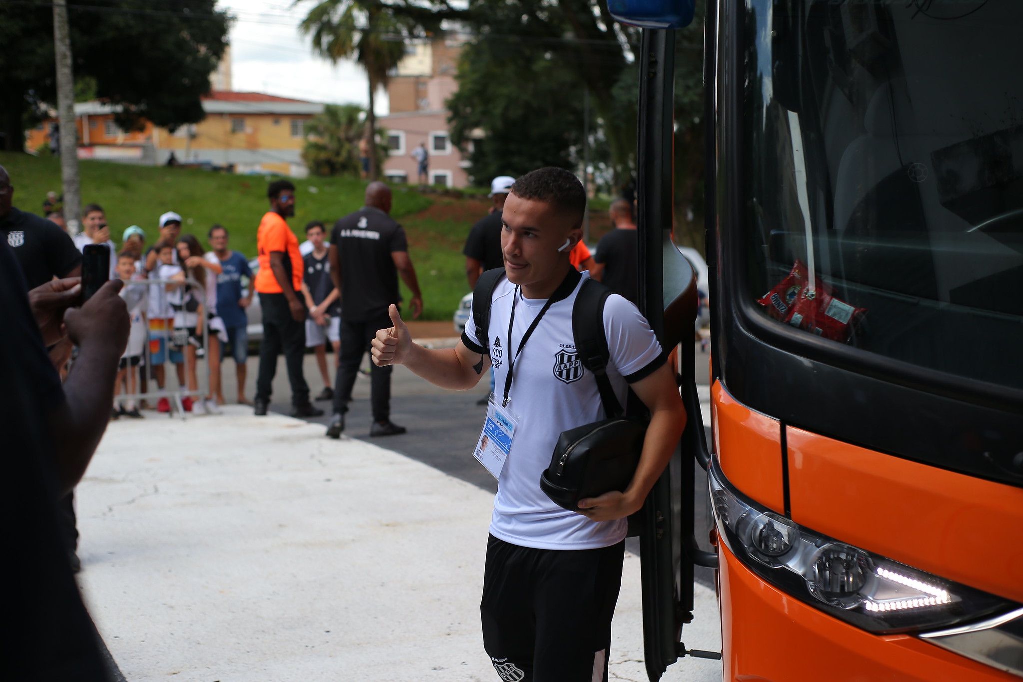 Em nota, Ponte Preta nega negociação com o Bragantino em relação a Felipe Amaral