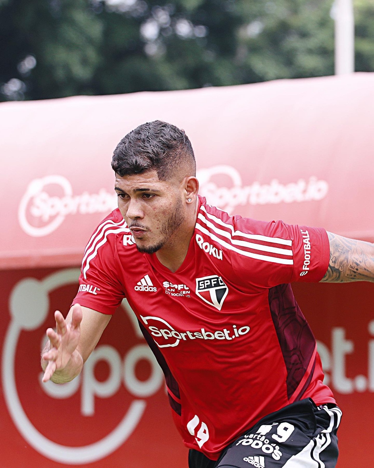 Em transição, atacante Erison poderá reforçar São Paulo nas quartas de final
