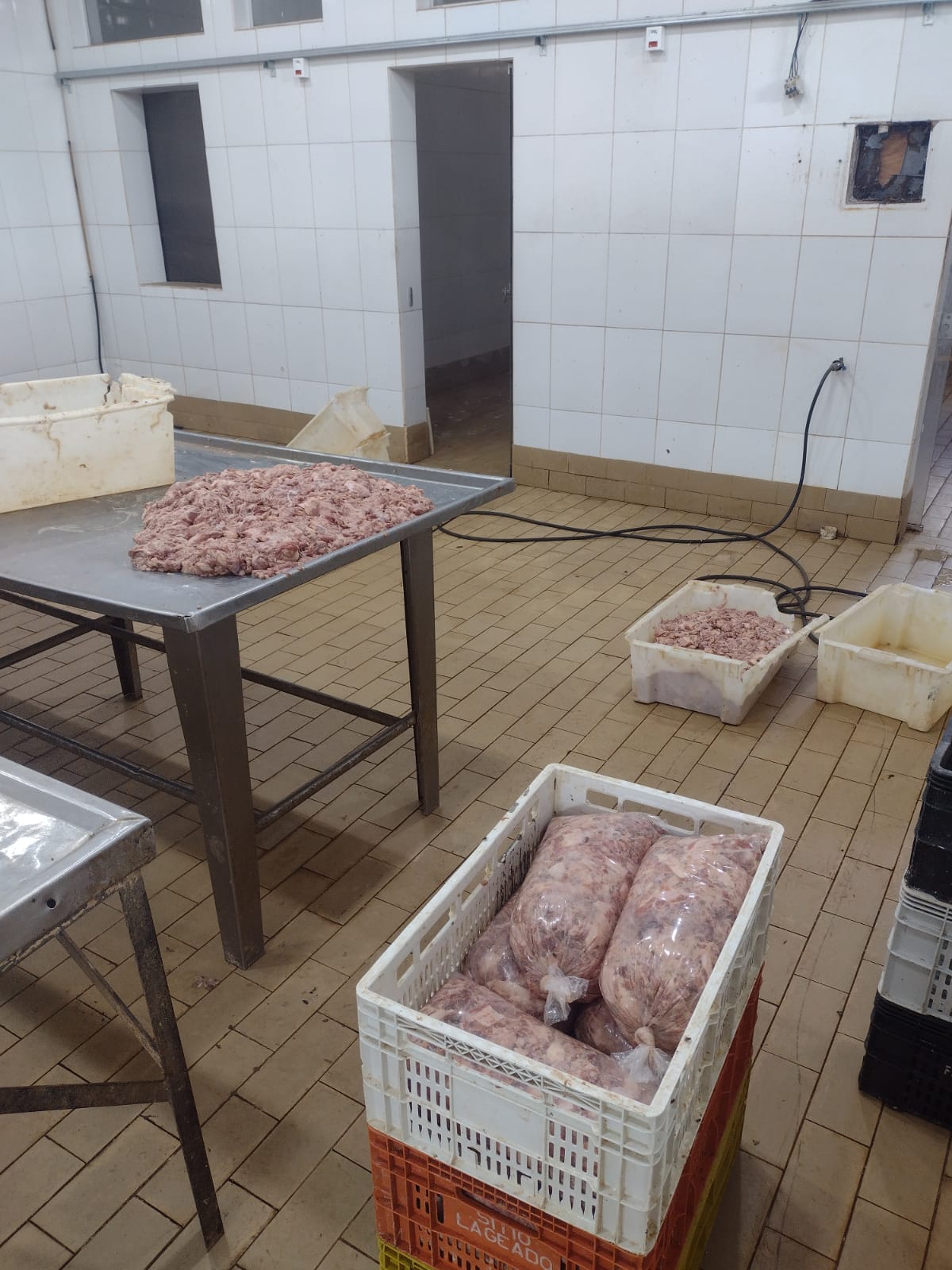 Fábrica de embutidos tem área interditada em Cordeirópolis