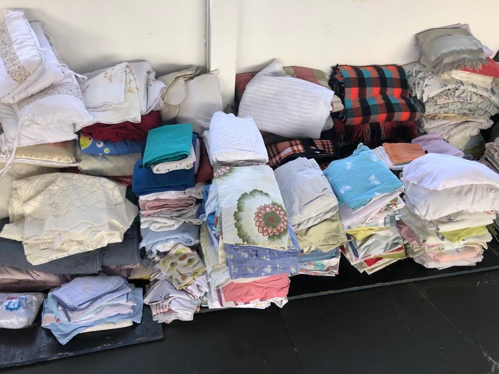 Famílias do Pinheirinho, em Valinhos, podem retirar doações no Parque da Festa do Figo