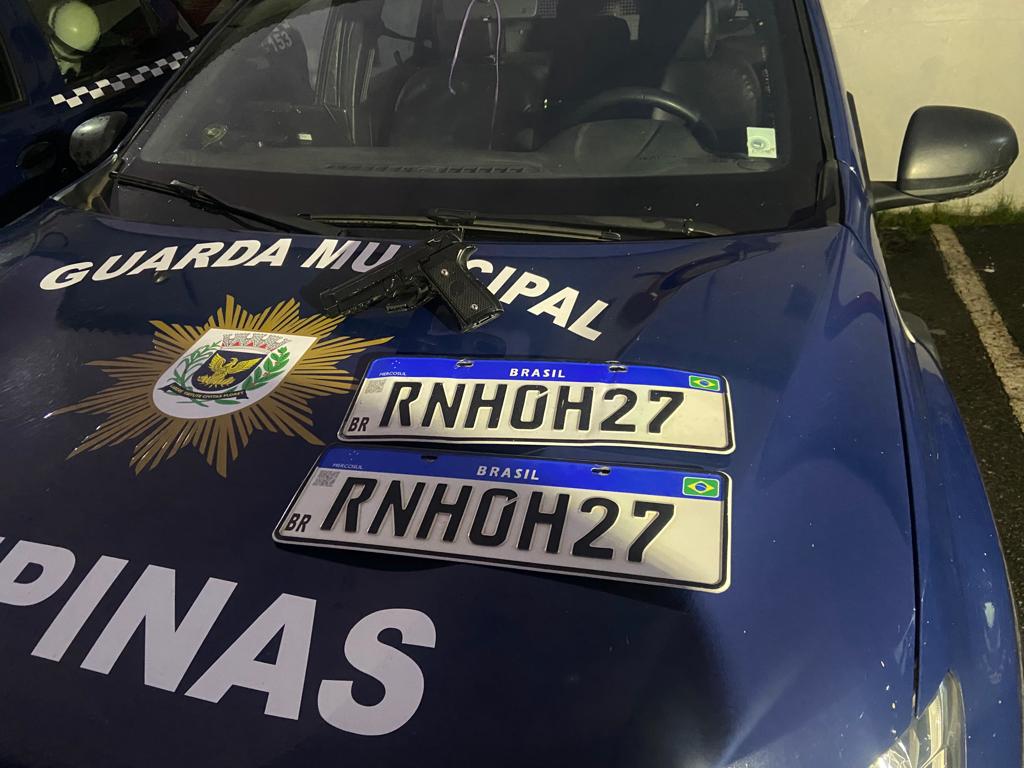 Guarda Municipal apreende veículo roubado; motorista furou semáforos na fuga