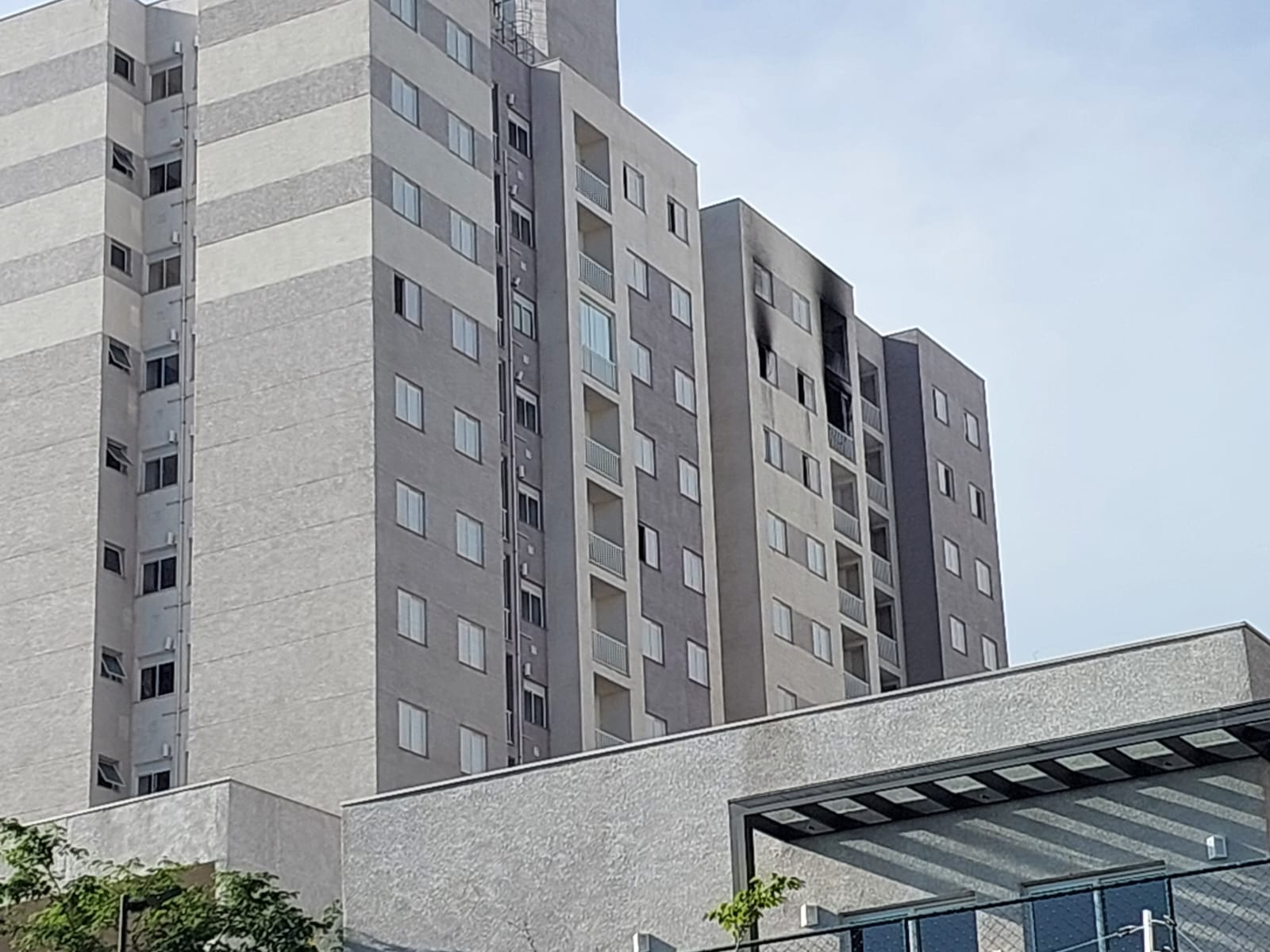 Incêndio atinge apartamento no Jardim Samambaia, em Campinas; um homem morreu