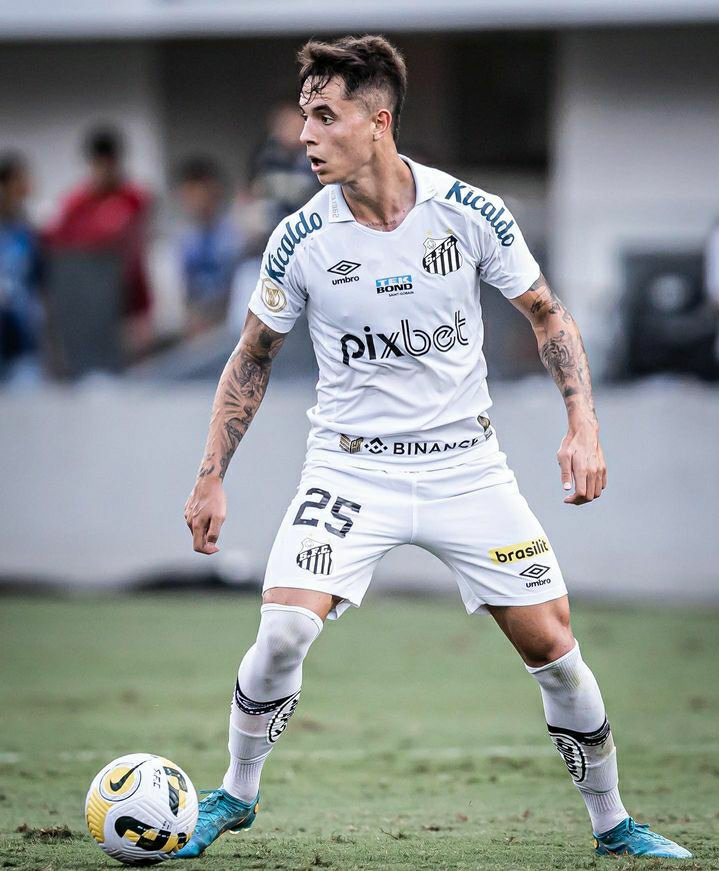 Santos procura interessados em Vinícius Zanocelo