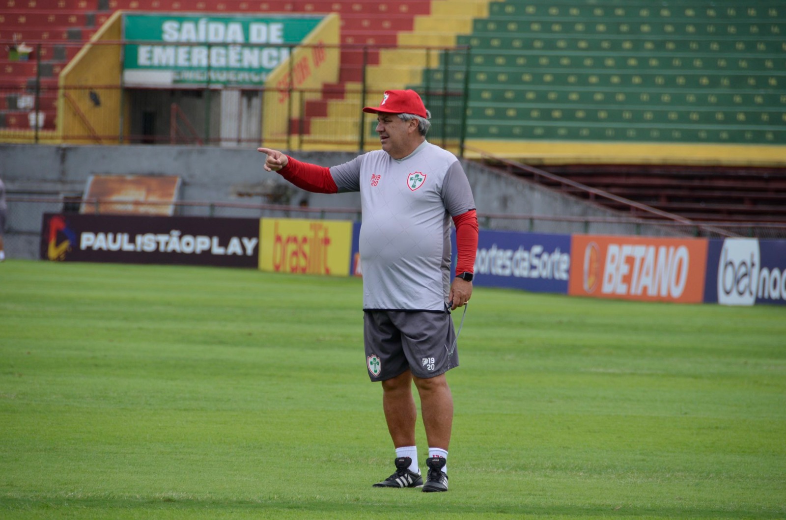 Técnico Gílson Kleina tem dúvidas para escalar a Portuguesa contra o Guarani