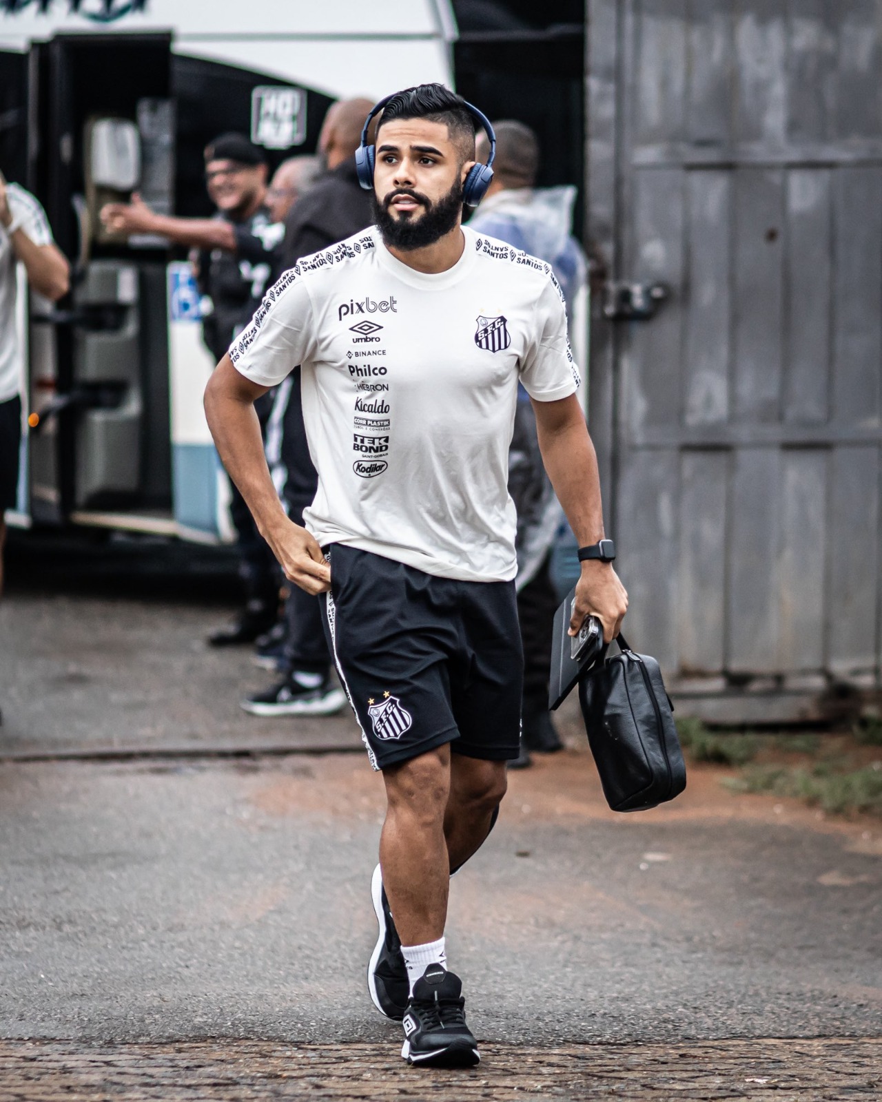 Técnico Odair Hellmann tem dúvidas para montar o Santos na última rodada