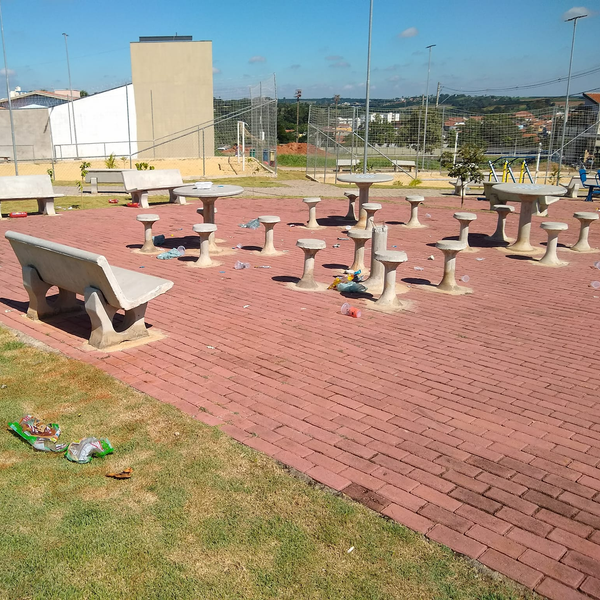 Praça em Santo Antônio de Posse é vandalizada; FOTOS