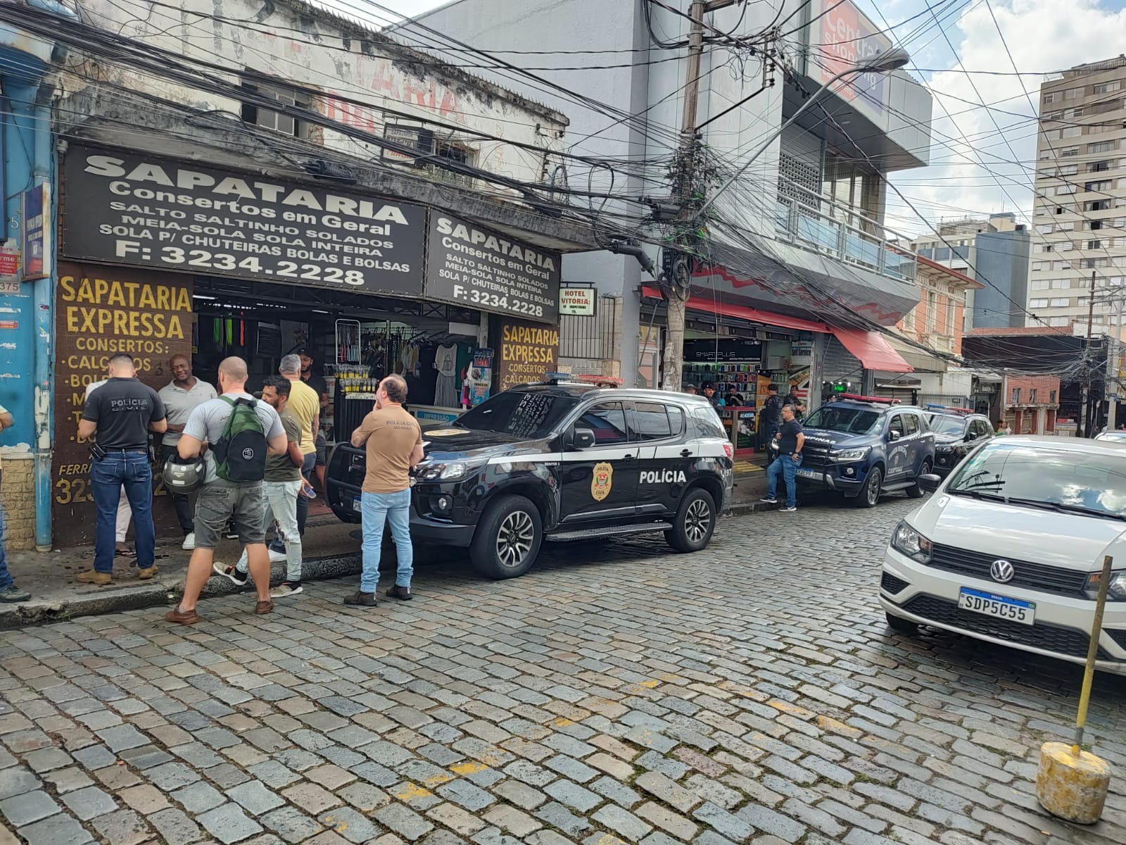 Polícia faz operação de combate ao comércio ilegal de celulares