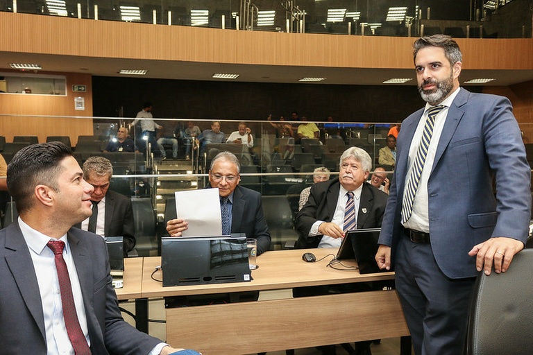 Câmara aprova obrigatoriedade de smartphones em restaurantes