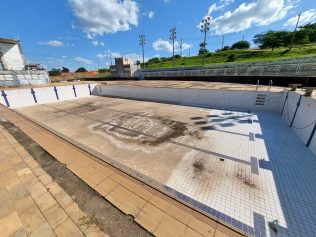 Com água suja, piscinas olímpicas preocupam usuários do Cear em Campinas