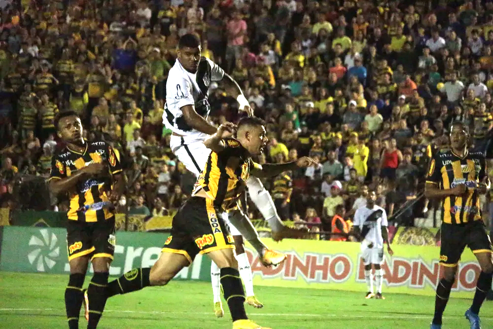 Com um a menos, Ponte arranca empate diante do Novorizontino e decisão do título fica para sábado