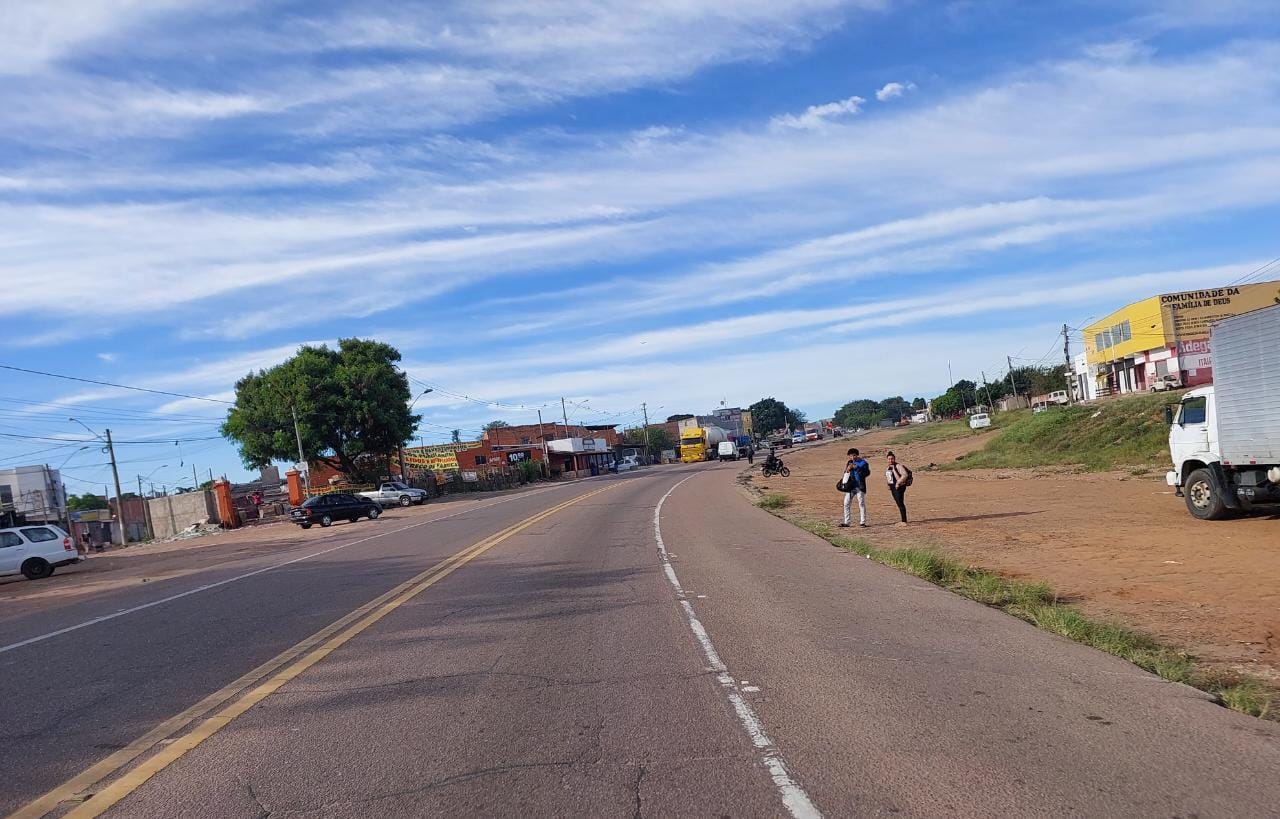 Acidente entre três veículos deixa dois feridos na Miguel Melhado 